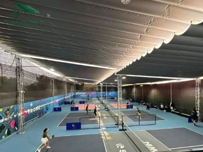 Mái xếp sân pickleball