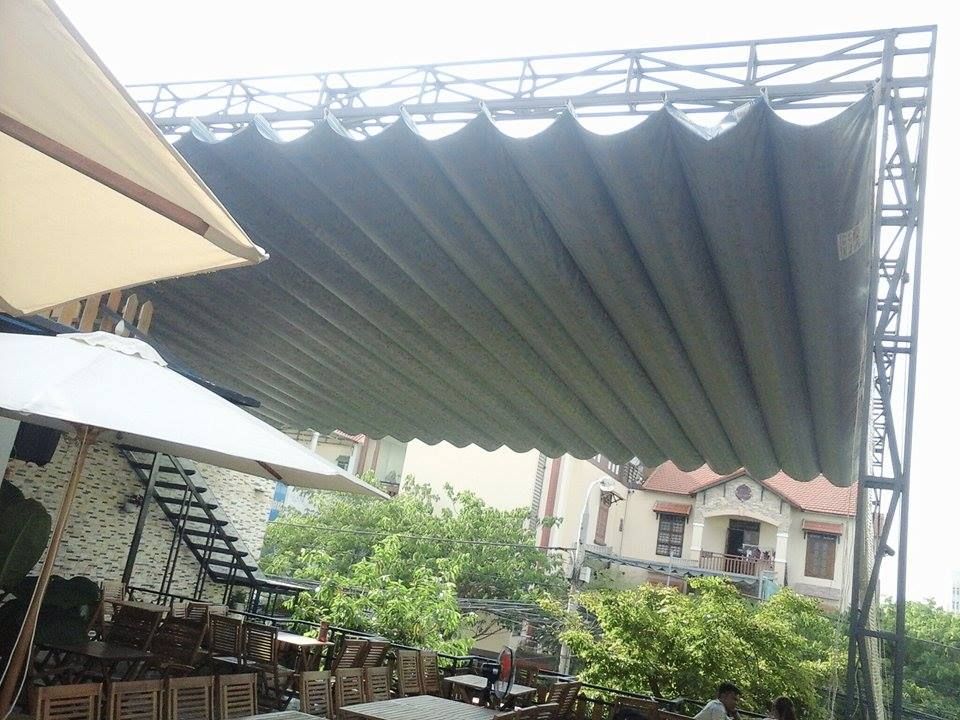 Mái xếp mái che di động cho quán ăn